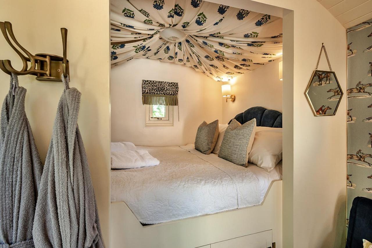 Villa Finest Retreats - Shrawardine Train Carriage Esterno foto