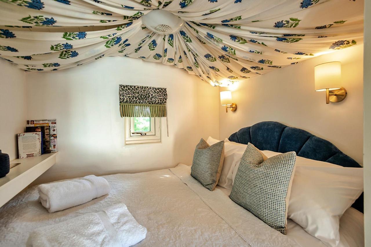 Villa Finest Retreats - Shrawardine Train Carriage Esterno foto