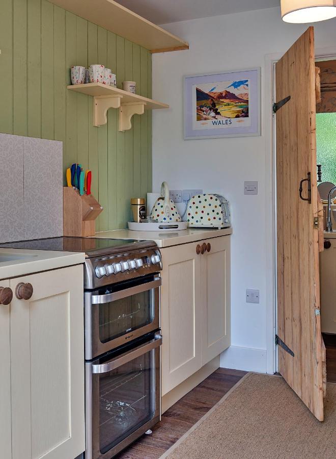 Villa Finest Retreats - Shrawardine Train Carriage Esterno foto